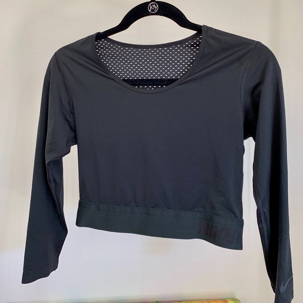 Nike Pro Essential Crop Top